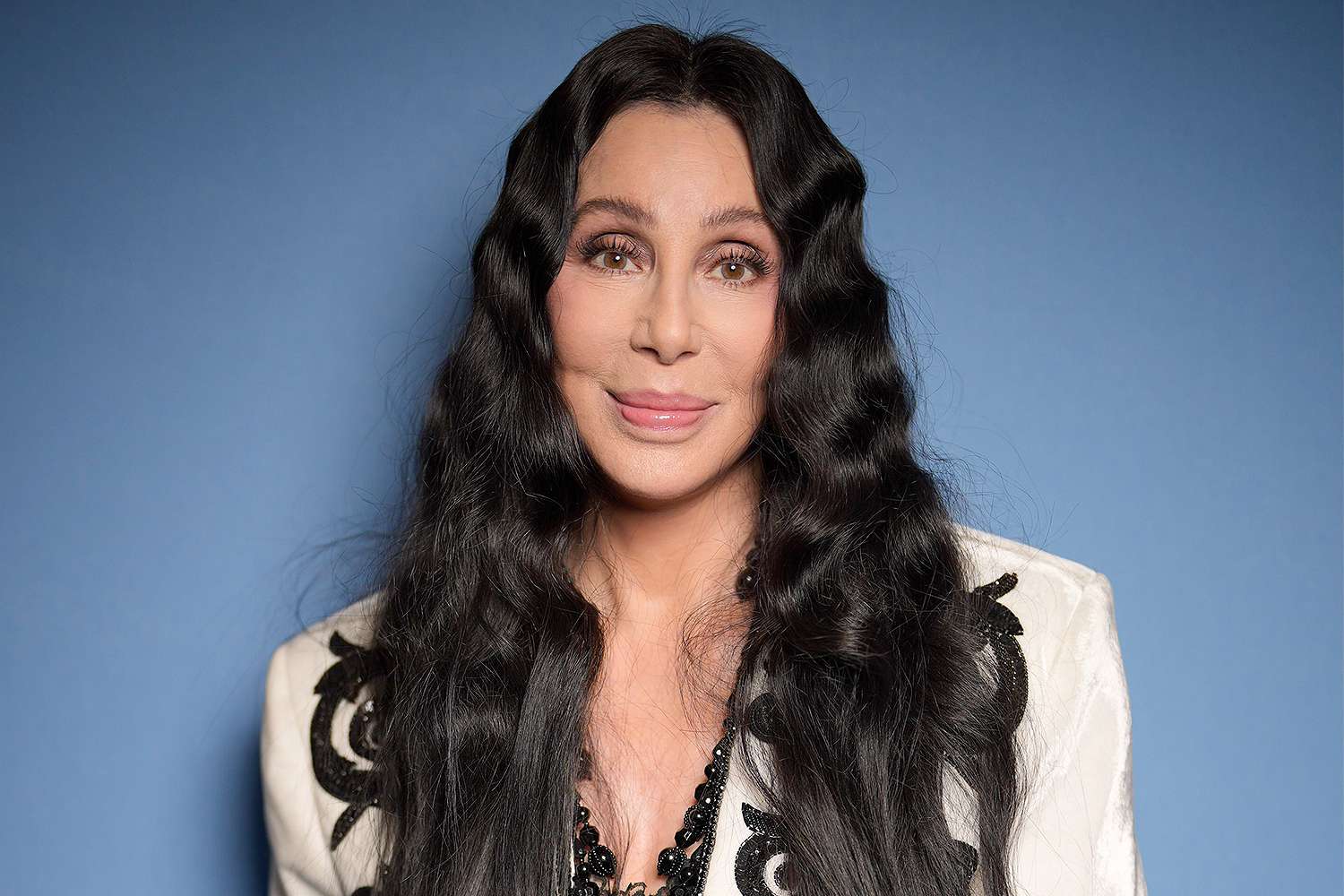 Cher: "Esco con uomini più giovani perché quelli della mia età sono tutti morti"