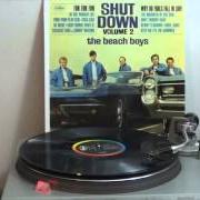 Il testo KEEP AN EYE ON SUMMER dei THE BEACH BOYS è presente anche nell'album Shut down volume 2 (1964)