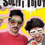 Il testo SPACCO TUTTO de I SOLITI IDIOTI è presente anche nell'album I soliti idioti (2011)