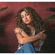 Il testo DIVE di TORI KELLY è presente anche nell'album God must really love me (2026)