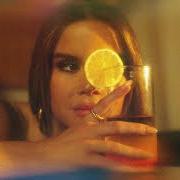 Il testo CARRY ME THROUGH di MAREN MORRIS è presente anche nell'album D r e a m s i c l e (2025)