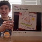 Il testo DISCORD di THE LIVING TOMBSTONE è presente anche nell'album Internet childhood (2024)