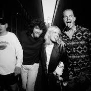 Il testo MOTORBIKE SONG di AMYL AND THE SNIFFERS è presente anche nell'album Cartoon darkness (2024)