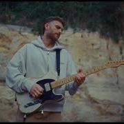 Il testo RED MOON di TOM MISCH è presente anche nell'album Old man (2025)