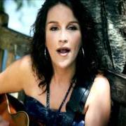 Il testo I'M JUST A WOMAN di ASHTON SHEPHERD è presente anche nell'album Where country grows (2011)