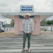Il testo BURN MY BOAT di KENNY CHESNEY è presente anche nell'album Silver sands marina (2026)