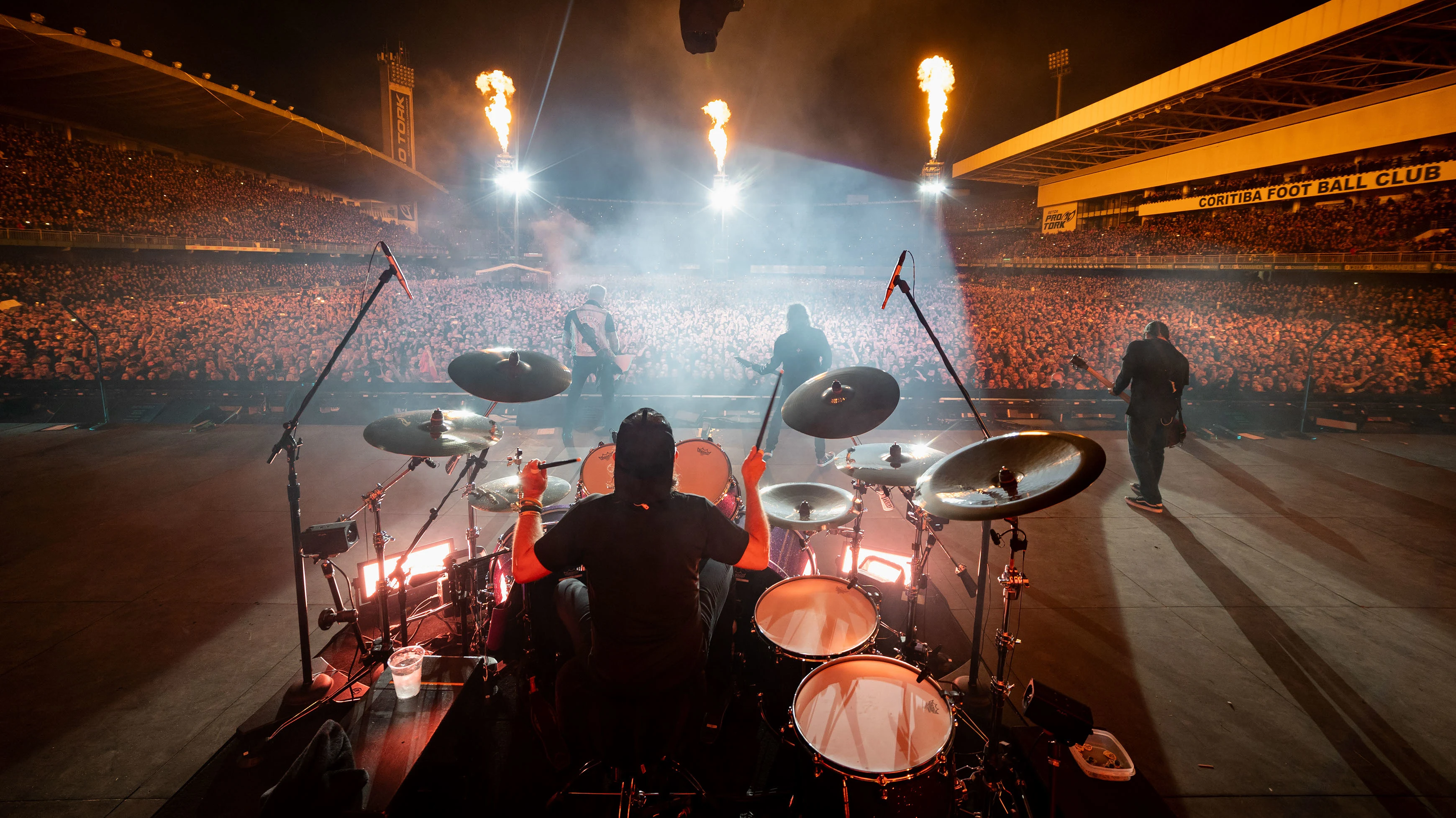 Metallica: ragazza brasiliana partorisce durante il concerto