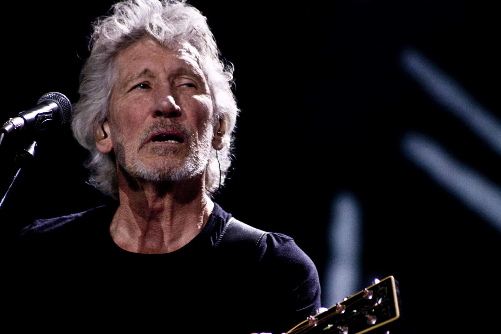 Roger Waters: invece di cantare legge storie sulla sua papera domestica  