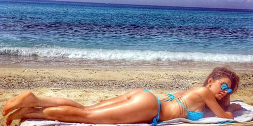 Anna Tatangelo: il bikini che fa impazzire i fan
