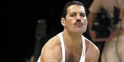 Freddie Mercury: a 25 anni dalla morte un libro per ricordarlo