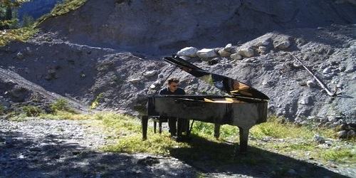 Un pianoforte suona a 4.460 metri d'altezza: è record mondiale