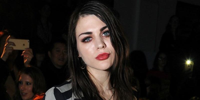 Frances Bean Cobain, figlia di Kurt, ha pubblicato la sua prima canzone 