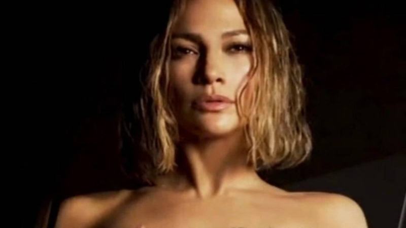 Jennifer Lopez si mostra senza veli nel video di "In the morning"